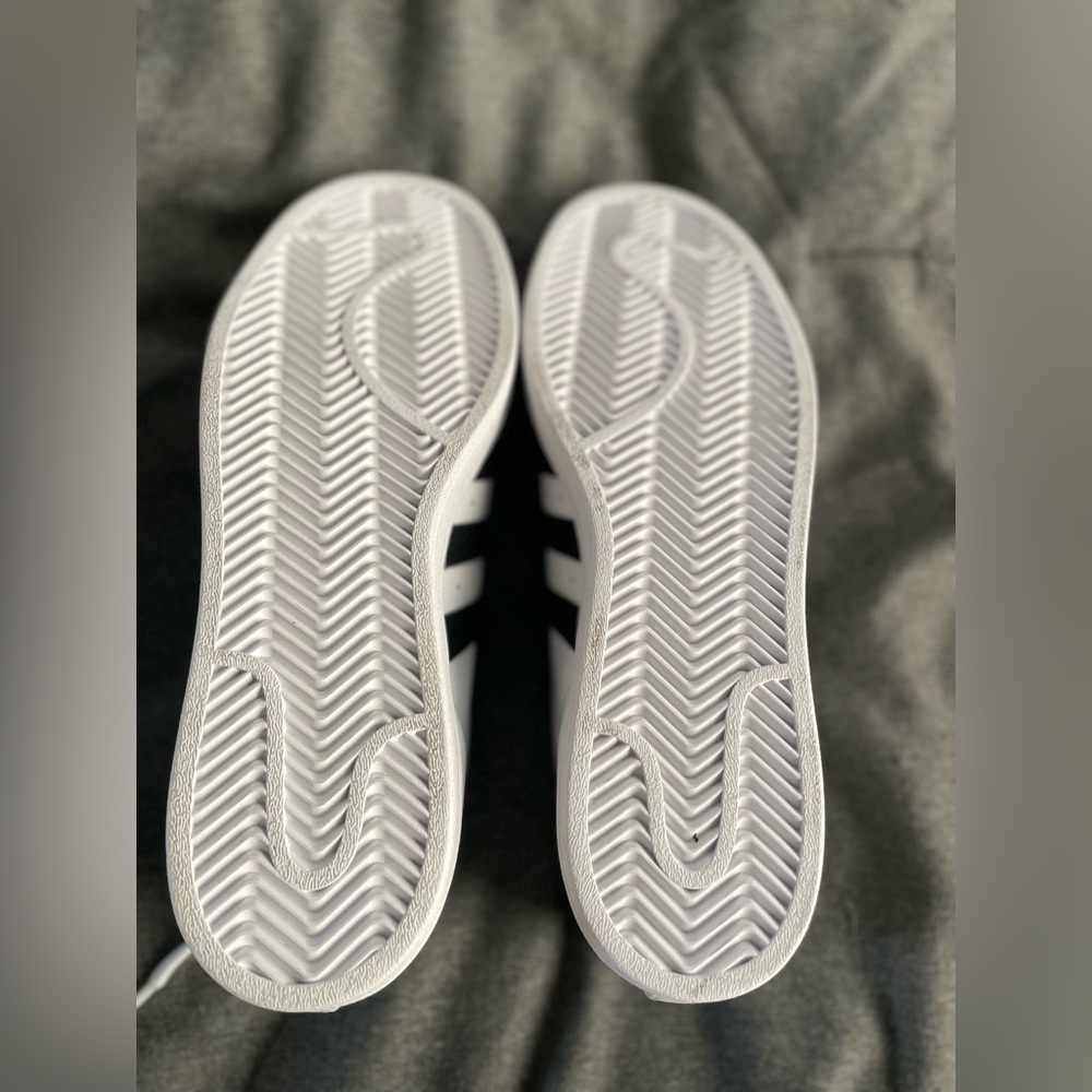 Adidas Superstar Classic Black and White Shoe Size 8 - Picture 4 of 7